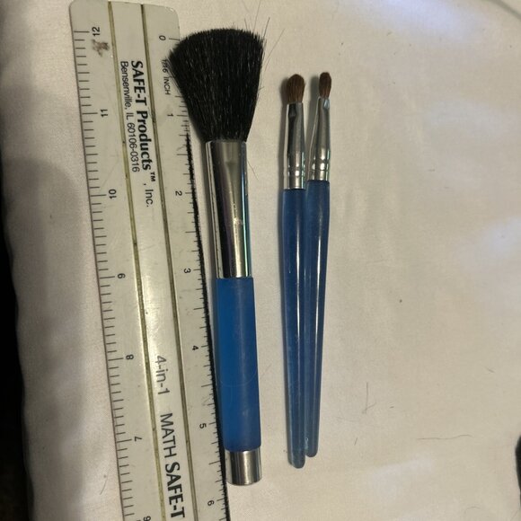 Cosmetic Makeup Brush Set of 3 Long Assorted Size Blue Handles W/gold New - Picture 7 of 9